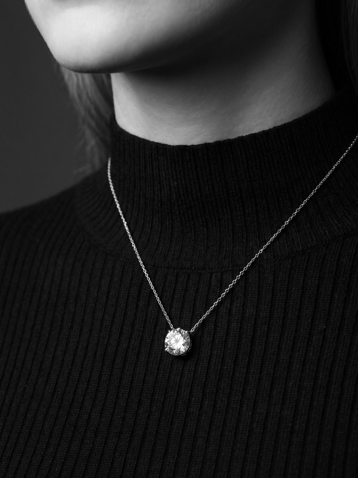 Pendant on a fine chain at the collarbone